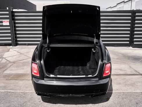 Used 2023 Rolls-Royce Phantom Sedan RWD image 25