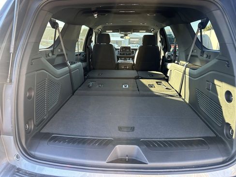 Used 2022 GMC Yukon XL SLE w/ Gmc Pro Safety Plus Package image 4