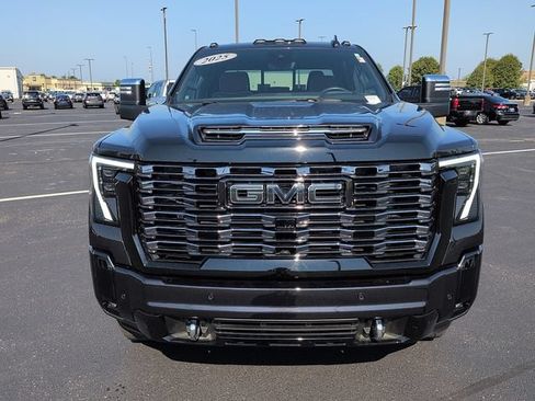 Used 2025 GMC Sierra 3500 Denali Ultimate AWD/4WD image 2