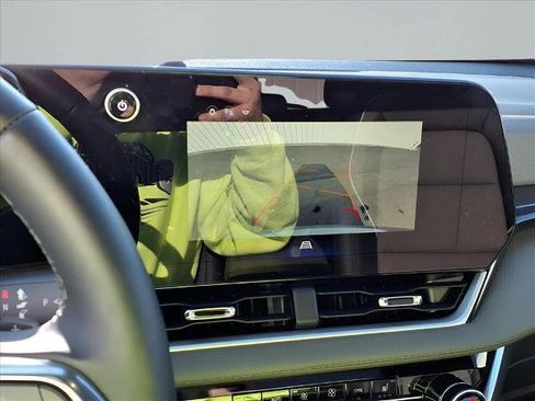 Used 2025 Chevrolet Equinox LT w/ Convenience Package II image 13