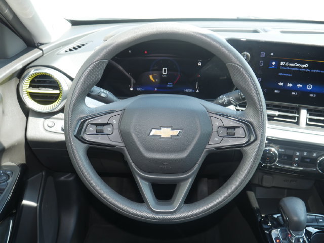 Used 2025 Chevrolet Trax LT FWD image 13