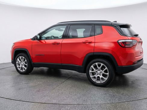 Used 2025 Jeep Compass Limited image 6
