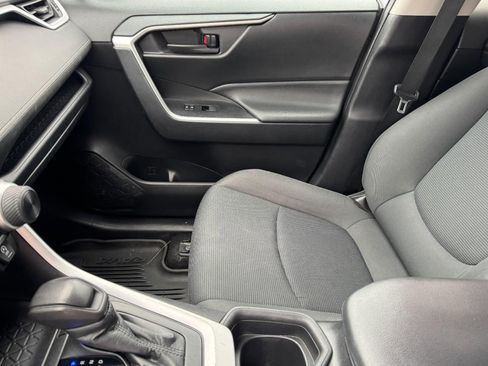 Used 2021 Toyota RAV4 LE image 13