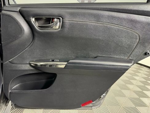 Used 2013 Toyota Avalon Limited image 43