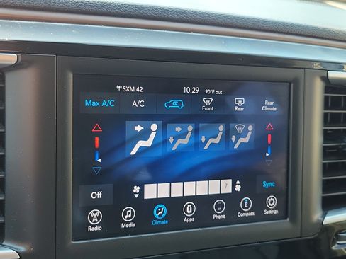 Used 2021 Chrysler Voyager Lxi FWD image 22