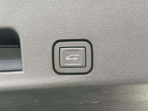 Used 2025 Chevrolet Traverse Z71 w/ Driver Confidence Package AWD/4WD image 38