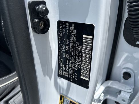 New 2025 Hyundai Venue Limited image 32