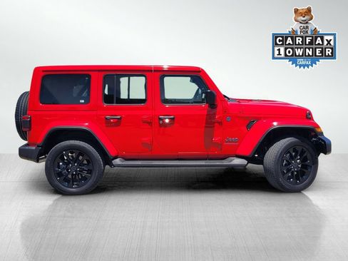 Used 2025 Jeep Wrangler Unlimited Sahara AWD/4WD image 3