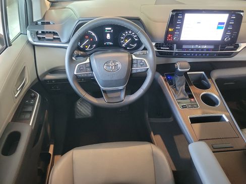 Certified 2023 Toyota Sienna XLE image 11