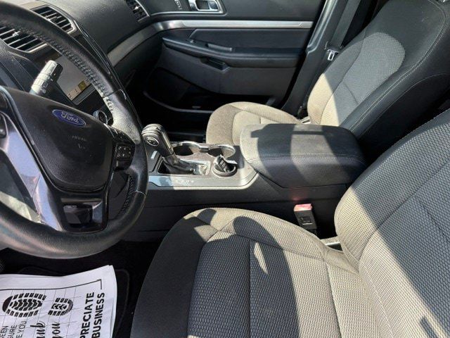 Used 2018 Ford Explorer XLT w/ Equipment Group 201A FWD image 12