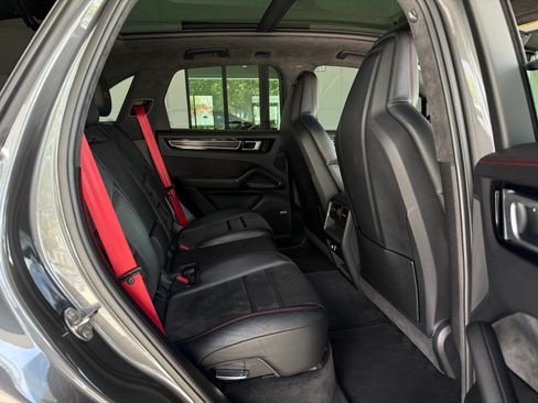 Used 2021 Porsche Cayenne GTS AWD/4WD image 37