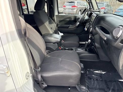 Used 2017 Jeep Wrangler Unlimited Sport image 9