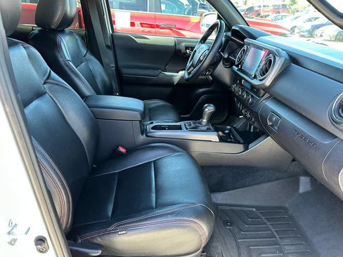 Used 2021 Toyota Tacoma TRD Off-Road w/ Technology Package AWD/4WD image 16
