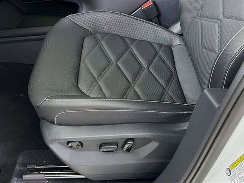 Used 2025 Volkswagen Atlas SE image 20