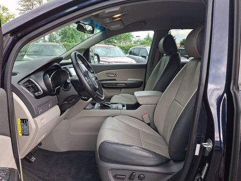 Used 2018 Kia Sedona LX w/ LX Essentials Premium Package FWD image 13