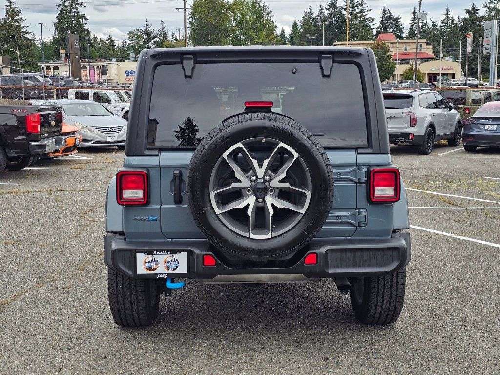Used 2024 Jeep Wrangler Unlimited AWD/4WD image 7