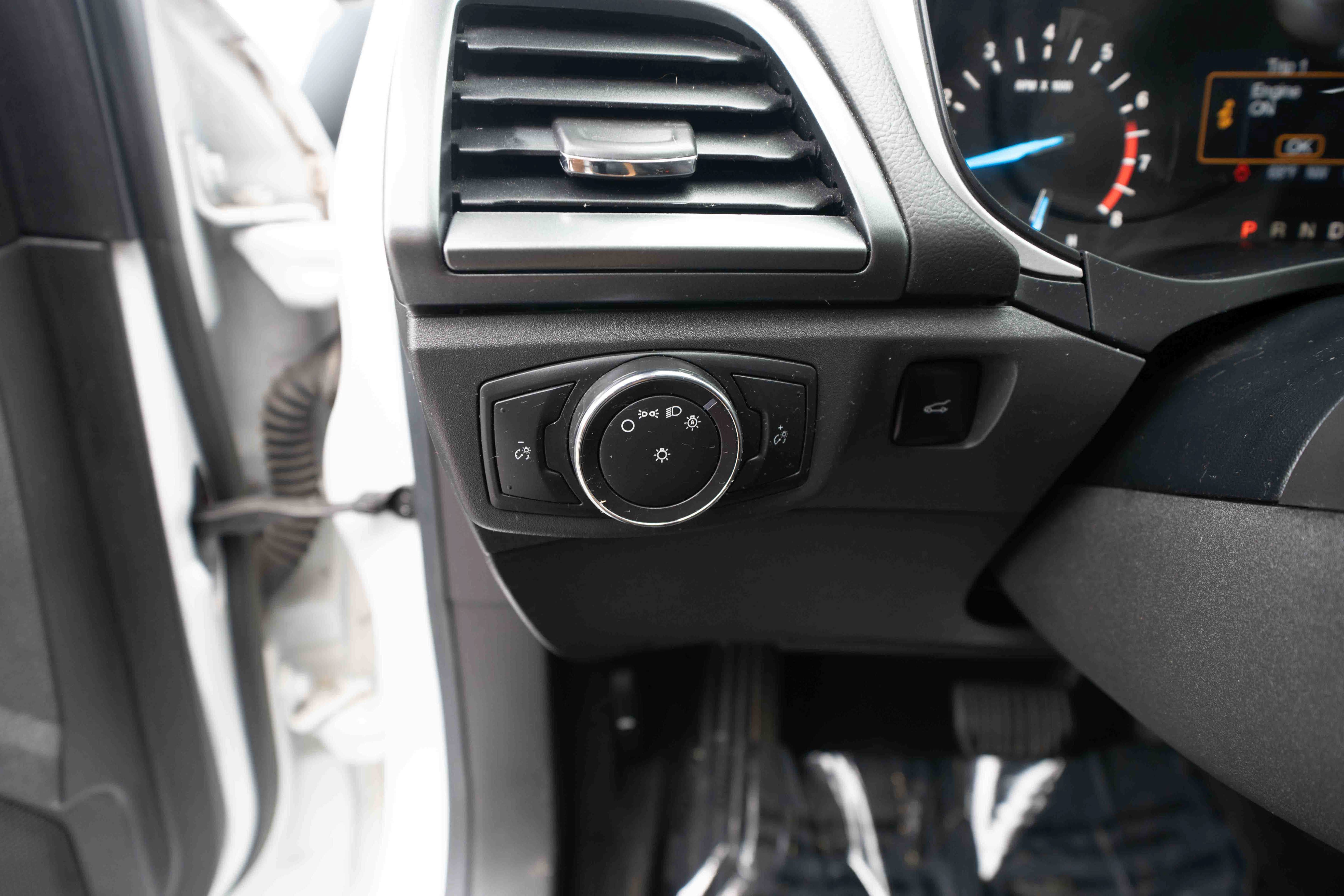 Used 2014 Ford Fusion SE FWD image 11