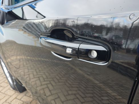 Used 2025 Chevrolet Silverado 1500 LT image 12