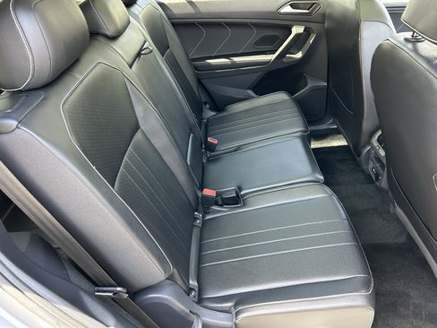 Used 2024 Volkswagen Tiguan SE FWD image 11