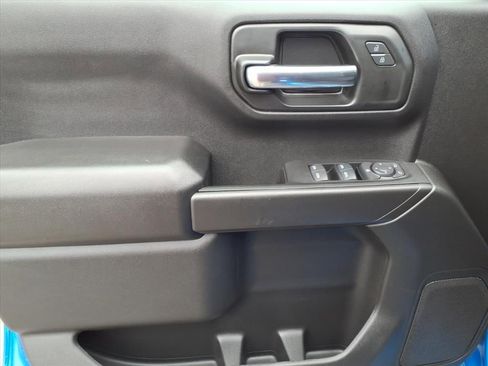 Used 2025 Chevrolet Silverado 1500 Custom w/ Turbomax Blackout Package image 15