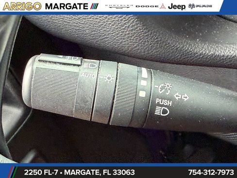 Used 2017 Jeep Wrangler Unlimited Sahara w/ Connectivity Group AWD/4WD image 32