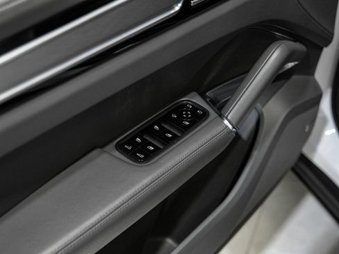 Used 2020 Porsche Cayenne Turbo AWD/4WD image 38