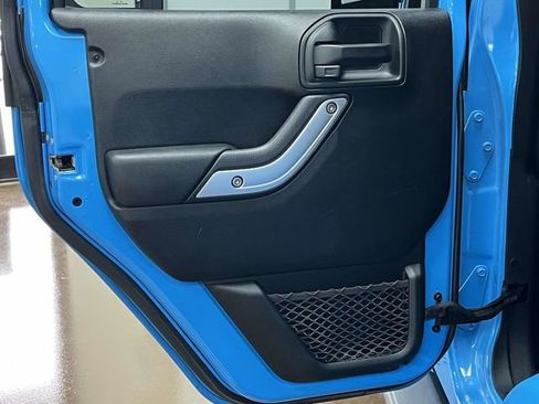 Used 2018 Jeep Wrangler Unlimited Sahara w/ Connectivity Group image 18