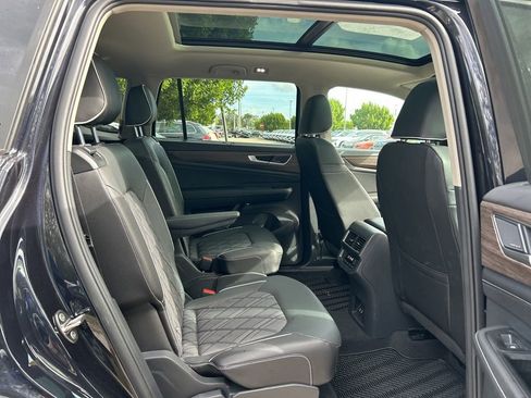 Certified 2025 Volkswagen Atlas SEL Premium R-Line image 47