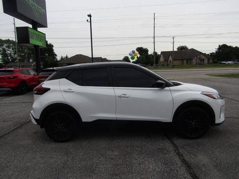 Used 2023 Nissan Kicks SV FWD image 9