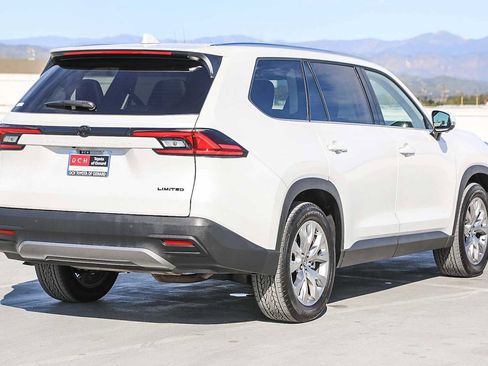 Used 2025 Toyota Grand Highlander Limited image 5