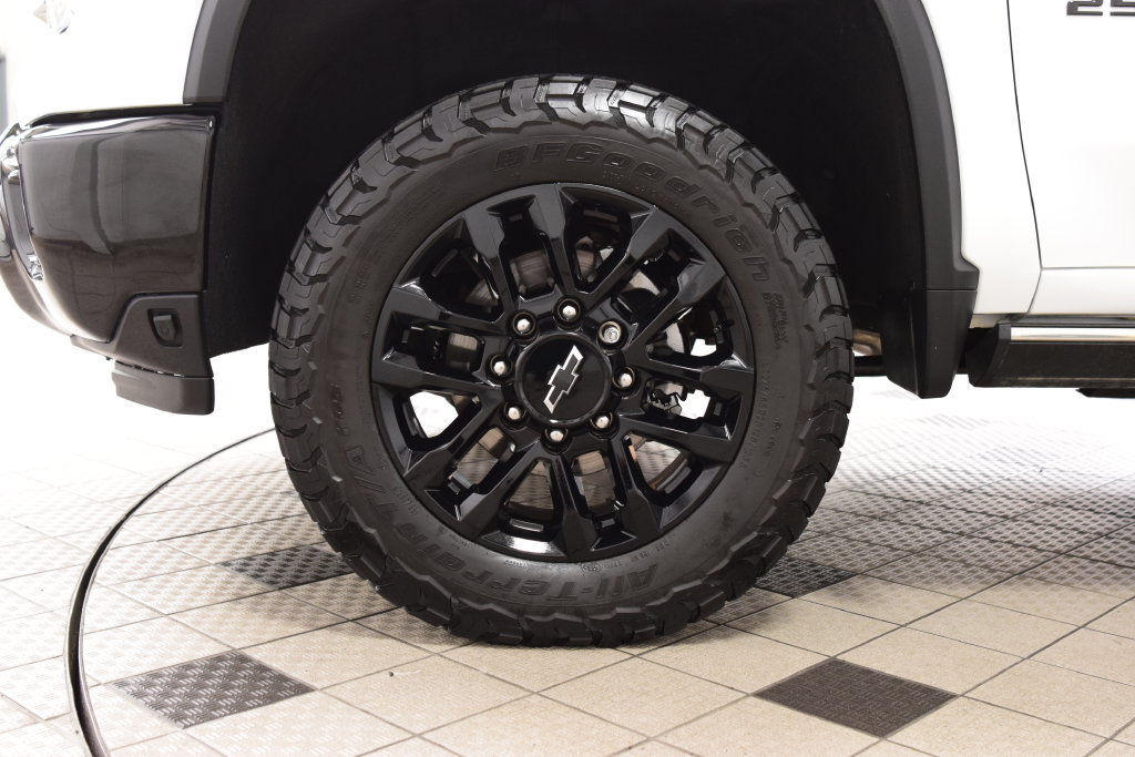 Used 2025 Chevrolet Silverado 2500 LTZ w/ LTZ Plus Package AWD/4WD image 29