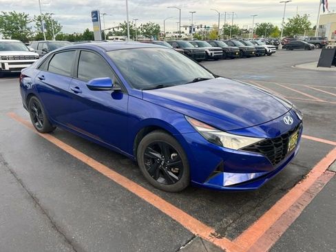 Used 2021 Hyundai Elantra SEL w/ Convenience Package FWD image 7
