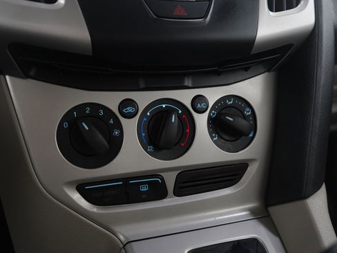 Used 2012 Ford Focus SE w/ SE Winter Pkg image 21