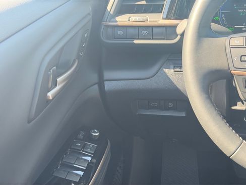 Certified 2026 Toyota Crown w/ Carpet Mat Package (TMS) AWD/4WD image 22