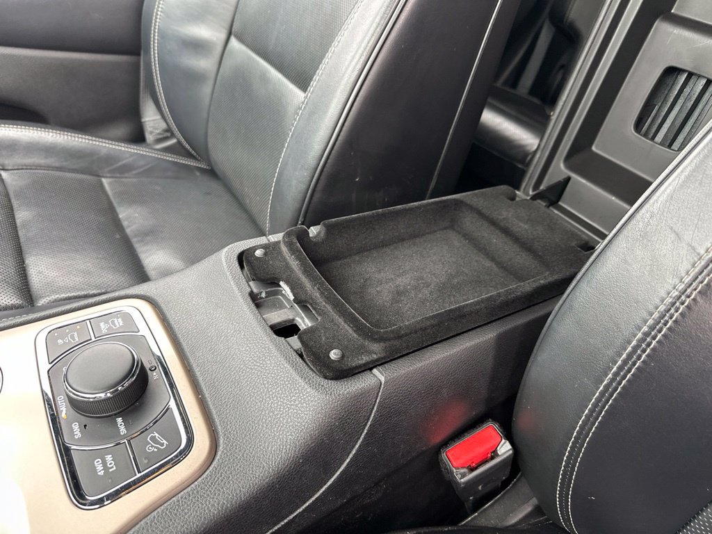 Used 2015 Jeep Grand Cherokee Overland w/ Advanced Technology Group AWD/4WD image 39