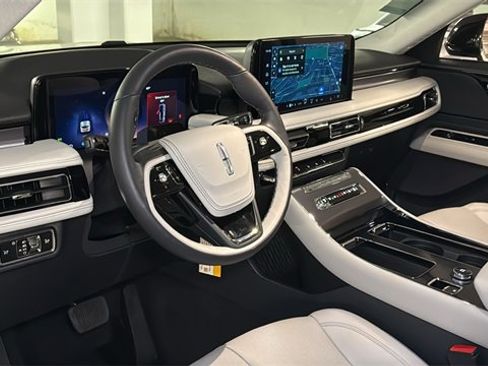 New 2026 Lincoln Aviator AWD image 22