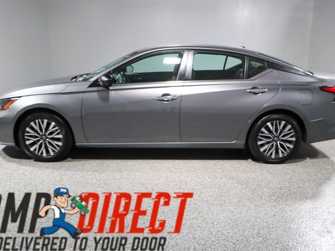Used 2024 Nissan Altima 2.5 SV image 10