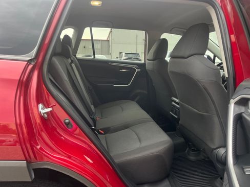 Used 2025 Toyota RAV4 XLE FWD image 31