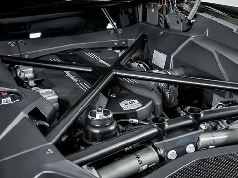 Used 2018 Lamborghini Aventador S AWD/4WD image 16