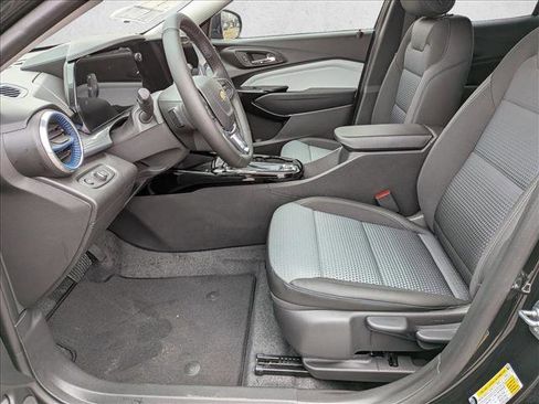 New 2026 Chevrolet Trax LT w/ Sunroof Package image 15