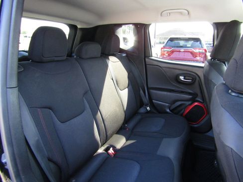 Used 2018 Jeep Renegade Trailhawk w/ UConnect 8.4 Nav Group image 24