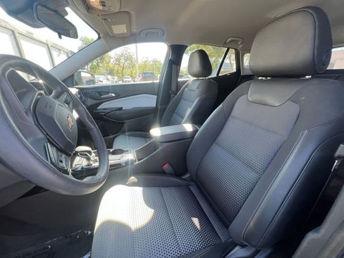 Used 2025 Chevrolet Trax LT image 36