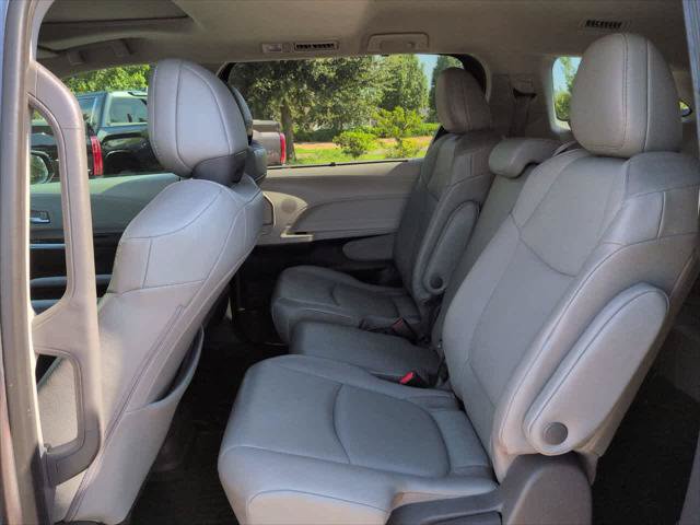 Certified 2021 Toyota Sienna XLE FWD image 14