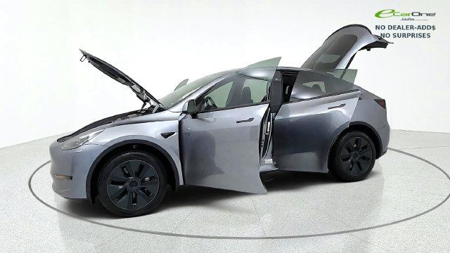 Used 2025 Tesla Model Y Long Range RWD image 15