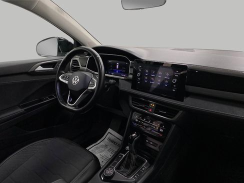 Certified 2025 Volkswagen Taos SE image 17