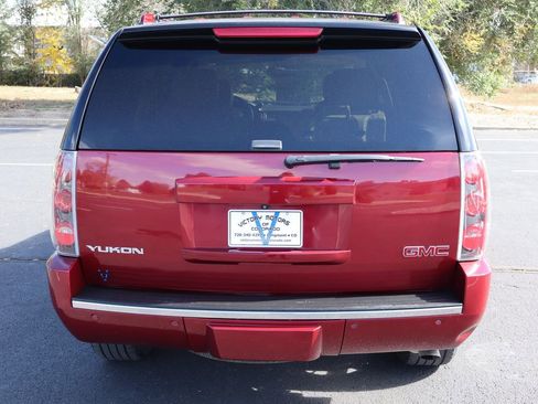 Used 2011 GMC Yukon Denali image 6