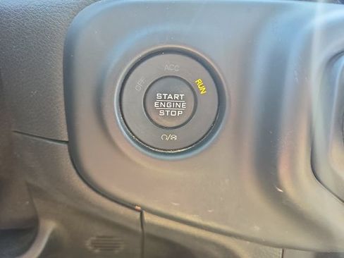 Used 2021 Jeep Gladiator Sport AWD/4WD image 19