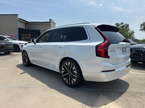 Used 2025 Volvo XC90 B6 Ultra w/ Lounge Package image 5
