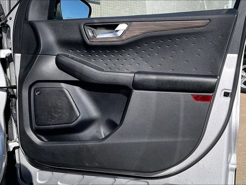 Used 2020 Ford Escape Titanium AWD/4WD image 24