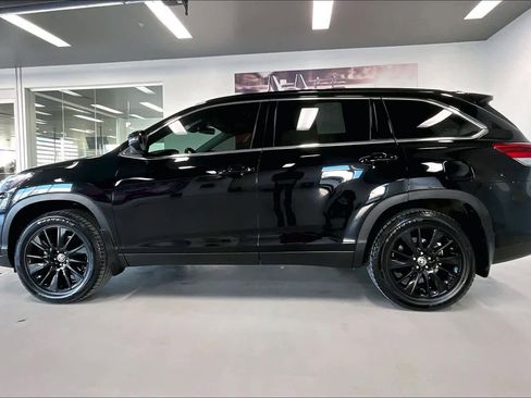 Used 2019 Toyota Highlander SE image 3